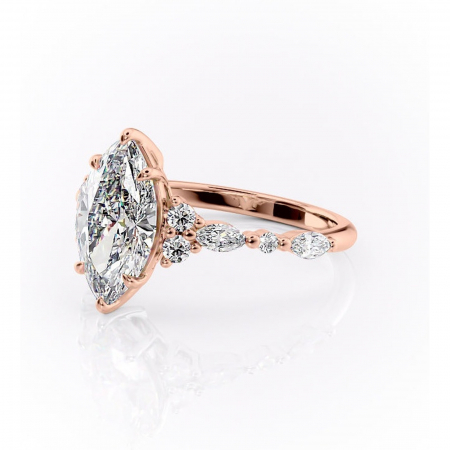 Inel de logodnă Rosamund din aur Rose 14kt cu moissanite tăietură marquise – Pietre laterale rafinată pentru profil mediu | Personalizează și configurează gratuit online [6]