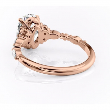 Inel de logodnă Rosamund din aur Rose 14kt cu moissanite tăietură ovală – Pietre laterale rafinată pentru profil mediu | Personalizează și configurează gratuit online [3]