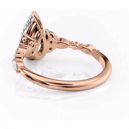 Inel de logodnă Rosamund din aur Rose 18kt cu moissanite tăietură pară – Pietre laterale rafinată pentru profil mediu | Personalizează și configurează gratuit online [3]