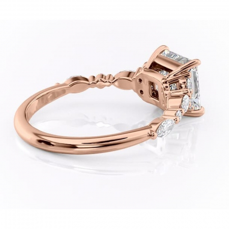 Inel de logodnă Rosamund din aur Rose 14kt cu moissanite tăietură princess – Pietre laterale rafinată pentru profil mediu | Personalizează și configurează gratuit online [2]
