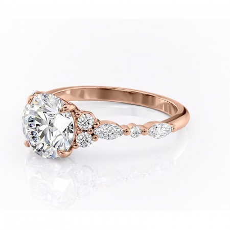Inel de logodnă Rosamund din aur Rose 14kt cu moissanite tăietură rotundă – Pietre laterale rafinată pentru profil mediu | Personalizează și configurează gratuit online [6]