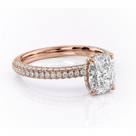 Aur roz - Inel de logodnă Rosewyn din aur Rose 14kt cu moissanite tăietură pernă – Montură pavé rafinată pentru profil înalt | Personalizează și configurează gratuit online