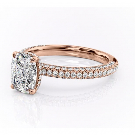Inel de logodnă Rosewyn din aur Rose 14kt cu moissanite tăietură pernă – Montură pavé rafinată pentru profil înalt | Personalizează și configurează gratuit online [6]