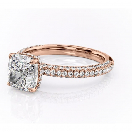 Inel de logodnă Rosewyn din aur Rose 18kt cu moissanite tăietură pernă – Montură pavé rafinată pentru profil înalt | Personalizează și configurează gratuit online [6]