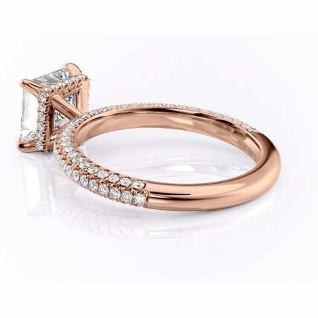 Inel de logodnă Rosewyn din aur Rose 14kt cu moissanite tăietură princess – Montură pavé rafinată pentru profil înalt | Personalizează și configurează gratuit online [4]