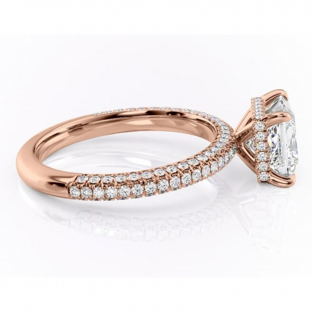 Inel de logodnă Rosewyn din aur Rose 14kt cu moissanite tăietură princess – Montură pavé rafinată pentru profil înalt | Personalizează și configurează gratuit online [1]