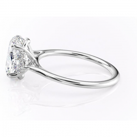 Inel de logodnă Rowena din aur Alb 14kt cu moissanite tăietură ovală – Montură cu trei pietre rafinată pentru profil înalt | Personalizează și configurează gratuit online [5]