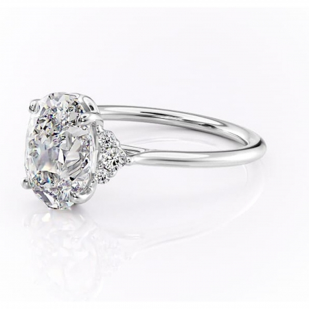 Inel de logodnă Rowena din aur Alb 14kt cu moissanite tăietură ovală – Montură cu trei pietre rafinată pentru profil înalt | Personalizează și configurează gratuit online [6]