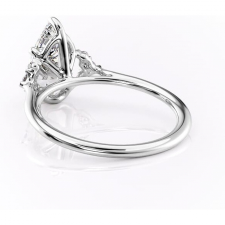 Inel de logodnă Rowena din aur Alb 14kt cu moissanite tăietură pară – Montură cu trei pietre rafinată pentru profil înalt | Personalizează și configurează gratuit online [3]