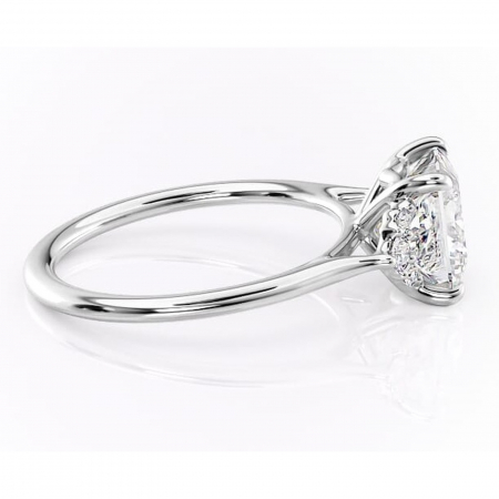 Inel de logodnă Rowena din aur Alb 14kt cu moissanite tăietură princess – Montură cu trei pietre rafinată pentru profil înalt | Personalizează și configurează gratuit online [1]