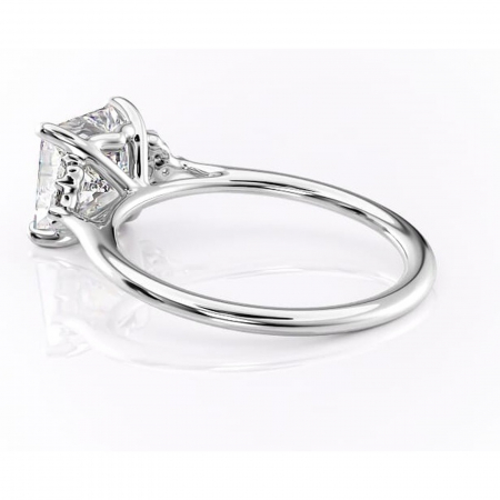 Inel de logodnă Rowena din aur Alb 14kt cu moissanite tăietură princess – Montură cu trei pietre rafinată pentru profil înalt | Personalizează și configurează gratuit online [4]