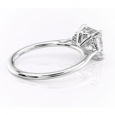 Inel de logodnă Rowena din aur Alb 14kt cu moissanite tăietură princess – Montură cu trei pietre rafinată pentru profil înalt | Personalizează și configurează gratuit online [2]