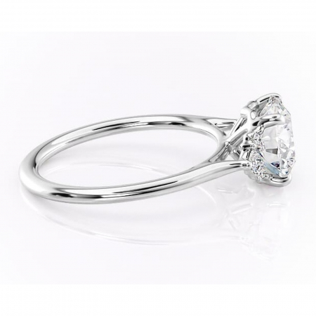 Inel de logodnă Rowena din aur Alb 14kt cu moissanite tăietură rotundă – Montură cu trei pietre rafinată pentru profil înalt | Personalizează și configurează gratuit online [1]