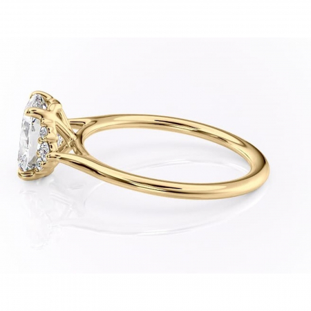 Inel de logodnă Rowena din aur Galben 14kt cu moissanite tăietură pernă – Montură cu trei pietre rafinată pentru profil înalt | Personalizează și configurează gratuit online [5]