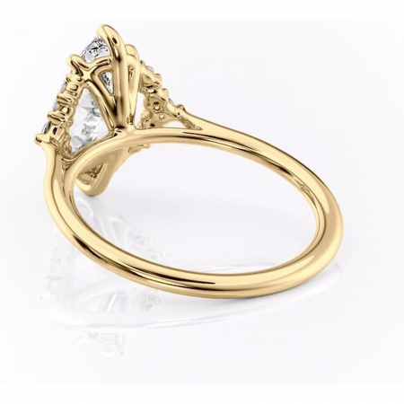 Inel de logodnă Rowena din aur Galben 14kt cu moissanite tăietură marquise – Montură cu trei pietre rafinată pentru profil înalt | Personalizează și configurează gratuit online [3]