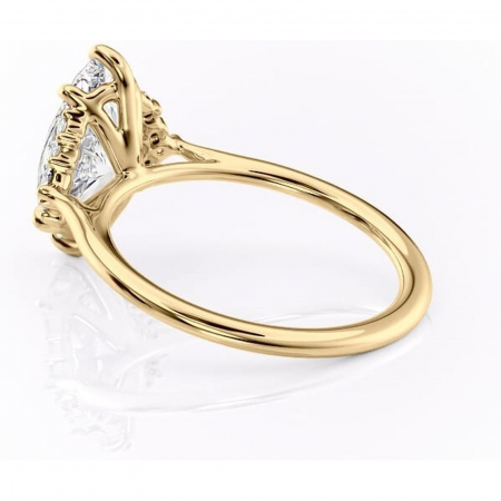 Inel de logodnă Rowena din aur Galben 14kt cu moissanite tăietură marquise – Montură cu trei pietre rafinată pentru profil înalt | Personalizează și configurează gratuit online [4]
