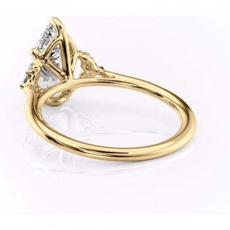 Inel de logodnă Rowena din aur Galben 14kt cu moissanite tăietură pară – Montură cu trei pietre rafinată pentru profil înalt | Personalizează și configurează gratuit online [3]
