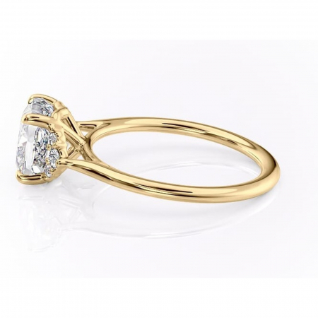 Inel de logodnă Rowena din aur Galben 18kt cu moissanite tăietură pernă – Montură cu trei pietre rafinată pentru profil înalt | Personalizează și configurează gratuit online [5]