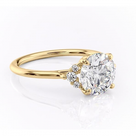 Aur galben - Inel de logodnă Rowena din aur Galben 14kt cu moissanite tăietură rotundă – Montură cu trei pietre rafinată pentru profil înalt | Personalizează și configurează gratuit online