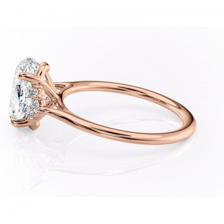 Inel de logodnă Rowena din aur Rose 14kt cu moissanite tăietură ovală – Montură cu trei pietre rafinată pentru profil înalt | Personalizează și configurează gratuit online [5]