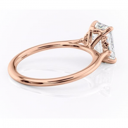 Inel de logodnă Rowena din aur Rose 14kt cu moissanite tăietură smarald – Montură cu trei pietre rafinată pentru profil înalt | Personalizează și configurează gratuit online [2]