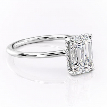 Smarald - Inel de logodnă Ruby din aur Alb 14kt cu moissanite tăietură smarald – Solitar rafinată pentru profil înalt | Personalizează și configurează gratuit online