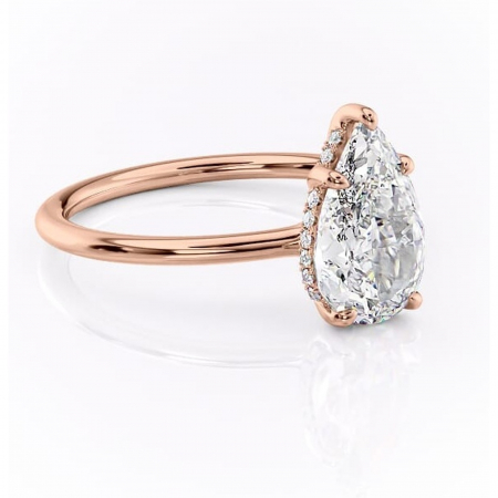 18K - Inel de logodnă Ruby din aur Rose 18kt cu moissanite tăietură pară – Solitar rafinată pentru profil înalt | Personalizează și configurează gratuit online