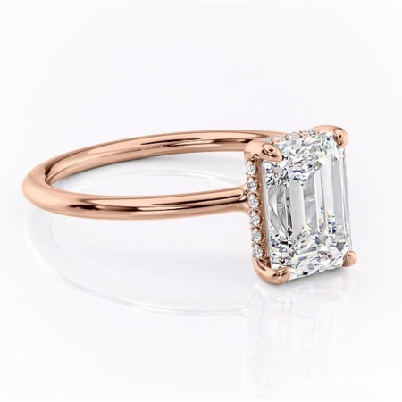 Smarald - Inel de logodnă Ruby din aur Rose 18kt cu moissanite tăietură smarald – Solitar rafinată pentru profil înalt | Personalizează și configurează gratuit online