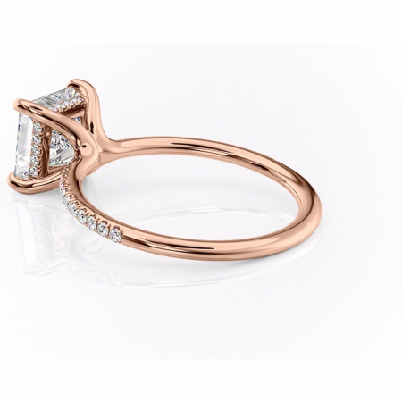 Inel de logodnă Sapphire din aur Rose 18kt cu moissanite tăietură princess – Montură pavé rafinată pentru profil înalt | Personalizează și configurează gratuit online [4]