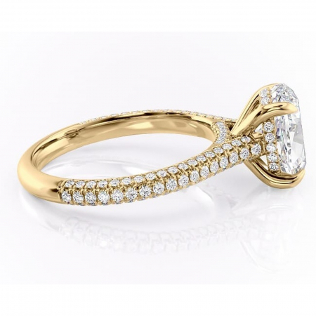 Inel de logodnă Seraphina din aur Galben 14kt cu moissanite tăietură ovală – Montură pavé rafinată pentru profil înalt | Personalizează și configurează gratuit online [1]