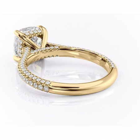 Inel de logodnă Seraphina din aur Galben 14kt cu moissanite tăietură pernă – Montură pavé rafinată pentru profil înalt | Personalizează și configurează gratuit online [3]