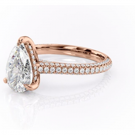 Inel de logodnă Seraphina din aur Rose 18kt cu moissanite tăietură pară – Montură pavé rafinată pentru profil înalt | Personalizează și configurează gratuit online [6]