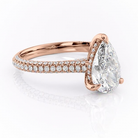 18K - Inel de logodnă Seraphina din aur Rose 18kt cu moissanite tăietură pară – Montură pavé rafinată pentru profil înalt | Personalizează și configurează gratuit online