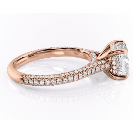 Inel de logodnă Seraphina din aur Rose 18kt cu moissanite tăietură pernă – Montură pavé rafinată pentru profil înalt | Personalizează și configurează gratuit online [1]