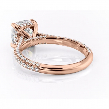 Inel de logodnă Seraphina din aur Rose 18kt cu moissanite tăietură pernă – Montură pavé rafinată pentru profil înalt | Personalizează și configurează gratuit online [3]