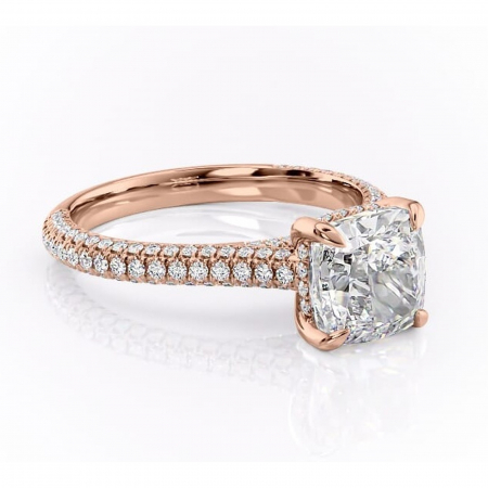 Pernă - Inel de logodnă Seraphina din aur Rose 18kt cu moissanite tăietură pernă – Montură pavé rafinată pentru profil înalt | Personalizează și configurează gratuit online