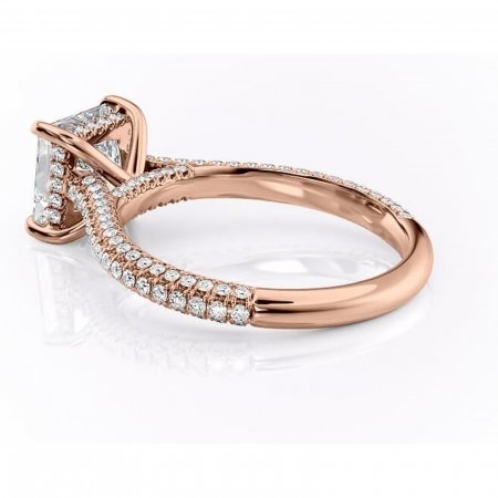 Inel de logodnă Seraphina din aur Rose 18kt cu moissanite tăietură princess – Montură pavé rafinată pentru profil înalt | Personalizează și configurează gratuit online [4]