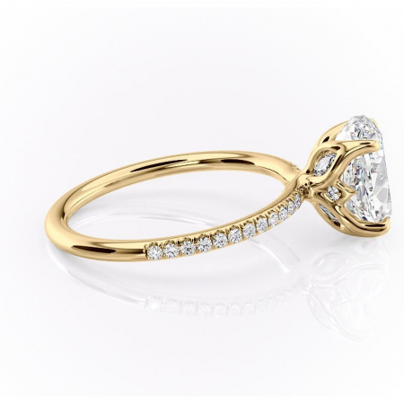 Inel de logodnă Seren din aur Galben 14kt cu moissanite tăietură ovală – Montură pavé rafinată pentru profil înalt | Personalizează și configurează gratuit online [1]