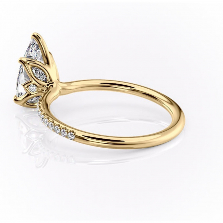 Inel de logodnă Seren din aur Galben 14kt cu moissanite tăietură pară – Montură pavé rafinată pentru profil înalt | Personalizează și configurează gratuit online [4]
