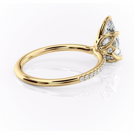 Inel de logodnă Seren din aur Galben 14kt cu moissanite tăietură pară – Montură pavé rafinată pentru profil înalt | Personalizează și configurează gratuit online [2]
