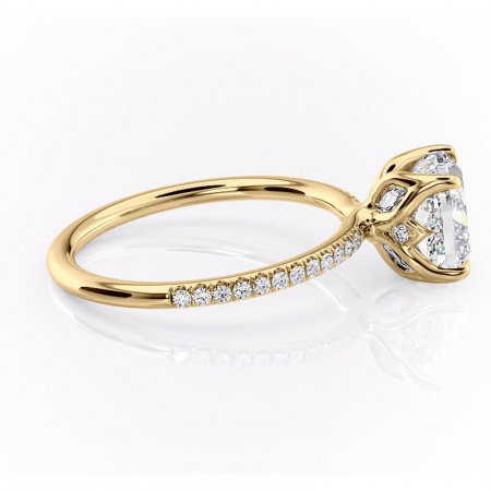 Inel de logodnă Seren din aur Galben 14kt cu moissanite tăietură pernă – Montură pavé rafinată pentru profil înalt | Personalizează și configurează gratuit online [1]