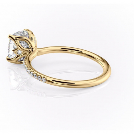 Inel de logodnă Seren din aur Galben 14kt cu moissanite tăietură pernă – Montură pavé rafinată pentru profil înalt | Personalizează și configurează gratuit online [4]