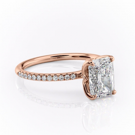 Radiantă - Inel de logodnă Seren din aur Rose 18kt cu moissanite tăietură radiantă – Montură pavé rafinată pentru profil înalt | Personalizează și configurează gratuit online