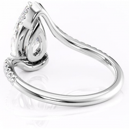 Inel de logodnă Sienna din aur Alb 14kt cu moissanite tăietură pară – Montură pavé rafinată pentru profil mediu | Personalizează și configurează gratuit online [3]