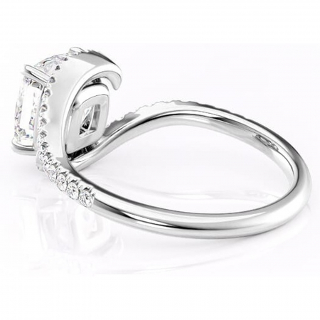 Inel de logodnă Sienna din aur Alb 14kt cu moissanite tăietură pernă – Montură pavé rafinată pentru profil mediu | Personalizează și configurează gratuit online [4]