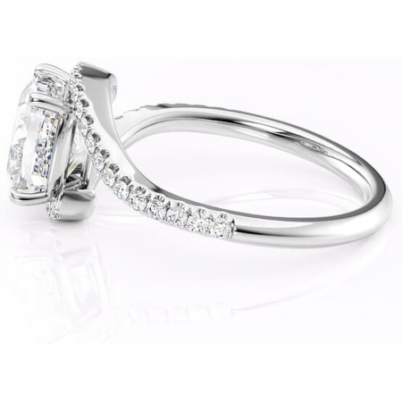 Inel de logodnă Sienna din aur Alb 14kt cu moissanite tăietură pernă – Montură pavé rafinată pentru profil mediu | Personalizează și configurează gratuit online [5]