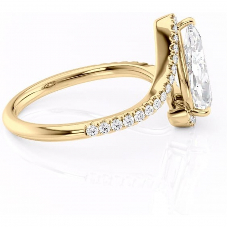 Inel de logodnă Sienna din aur Galben 18kt cu moissanite tăietură pară – Montură pavé rafinată pentru profil mediu | Personalizează și configurează gratuit online [1]