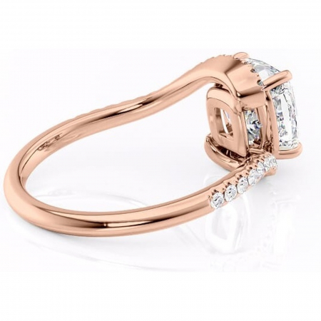 Inel de logodnă Sienna din aur Rose 14kt cu moissanite tăietură pernă – Montură pavé rafinată pentru profil mediu | Personalizează și configurează gratuit online [2]