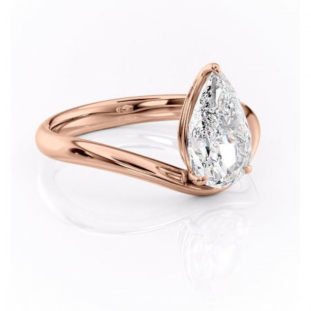 Pară - Inel de logodnă Silvara din aur Rose 18kt cu moissanite tăietură pară – Solitar rafinată pentru profil jos | Personalizează și configurează gratuit online