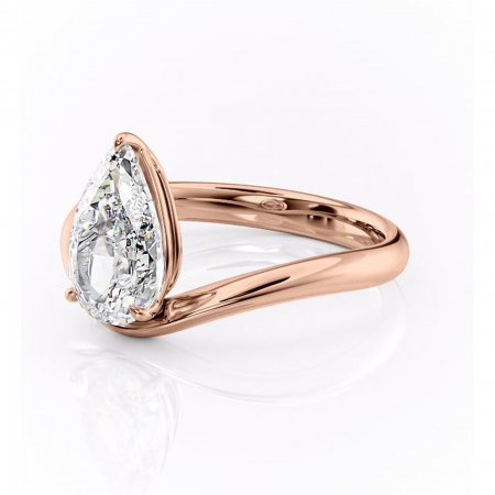 Inel de logodnă Silvara din aur Rose 14kt cu moissanite tăietură pară – Solitar rafinată pentru profil jos | Personalizează și configurează gratuit online [6]